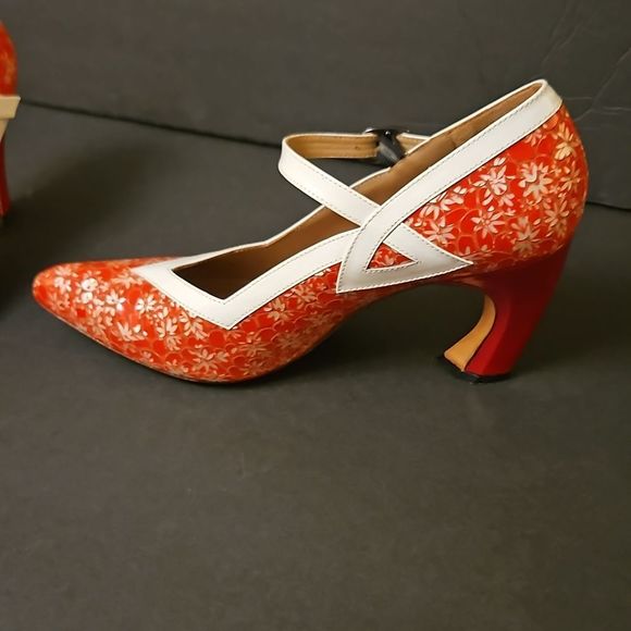 John Fluevog, red floral print(twist) heels.  Size 9.5. - Picture 8 of 9
